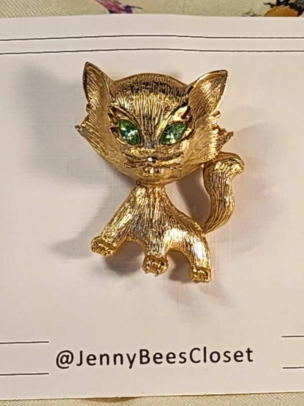 VINTAGE Gold-Tone Cat Brooch With Distinctive Green Rhinestone Eyes